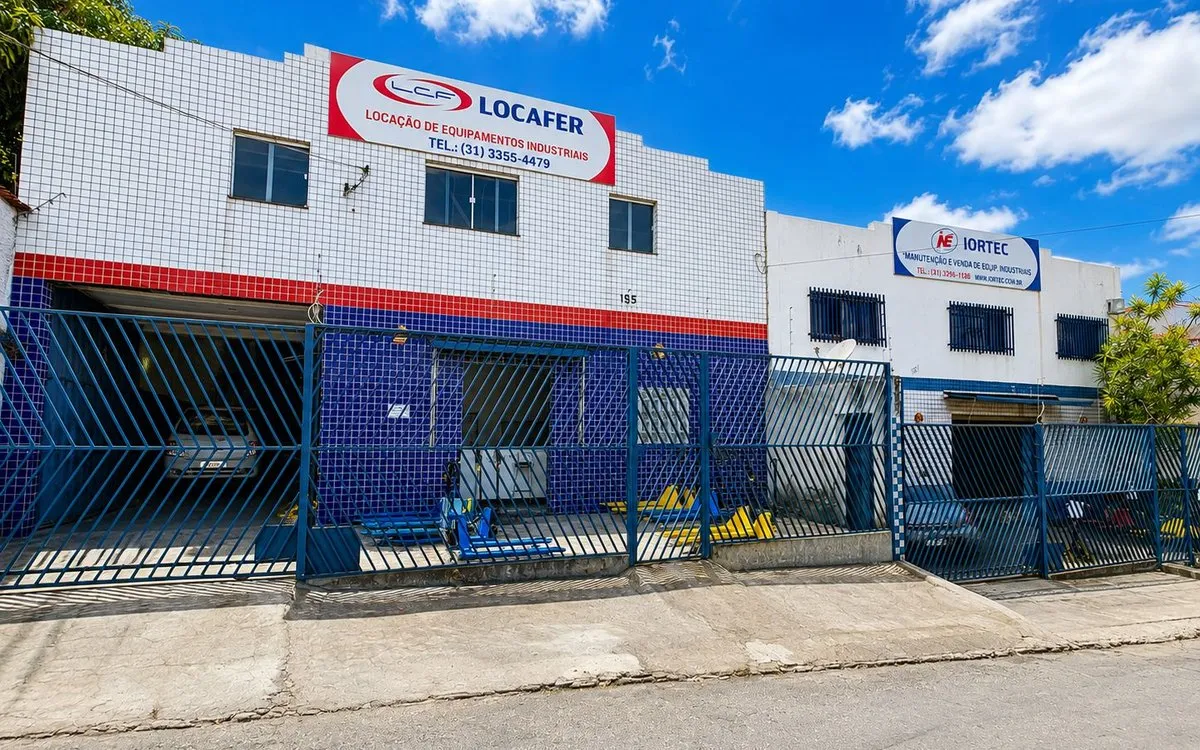 Fachada das unidades Iortec e Locafer na Rua Rio Elba, Contagem/MG